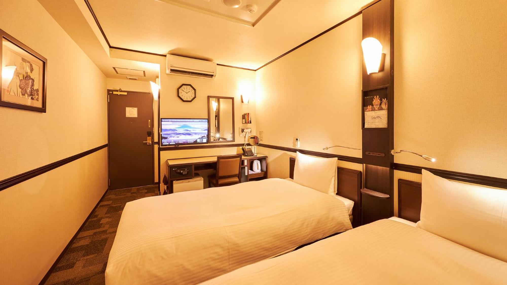 Toyoko Inn Tsu Eki Nishi Guchi Room photo